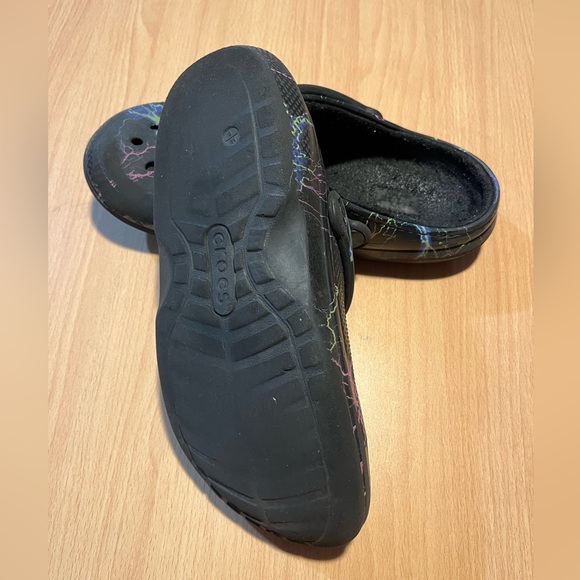 CROCS Unisex Black with Neon Lightning Lined Fuzzy Clogs - Picture 10 of 12